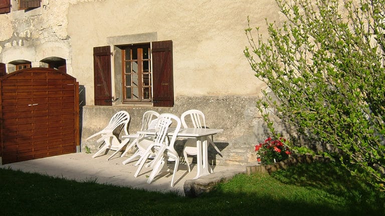 jardin ensoleillé Gîte Source Miss Terre
